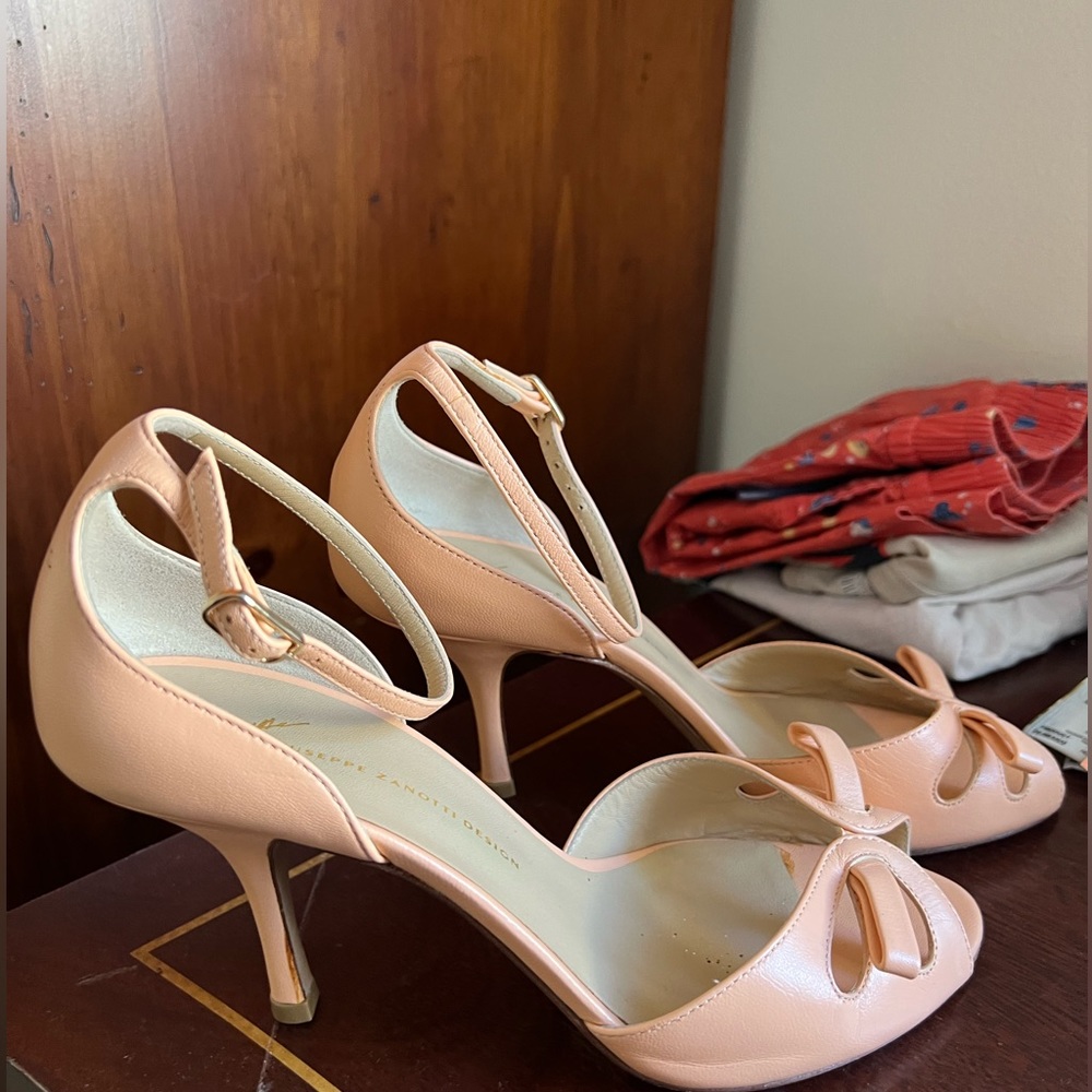 Giuseppe Zanotti peach kitten heels